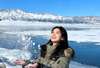 新疆赛里木湖一日游【6人小团+直通车+畅玩4-5H+上门接】【[精品小团]2人即成团，6人封顶，多睡一小时，景区时间更充裕，告别城市的喧嚣，享受大自然的宁静】