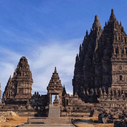 日惹婆罗浮屠+默拉皮火山+普兰班南一日游