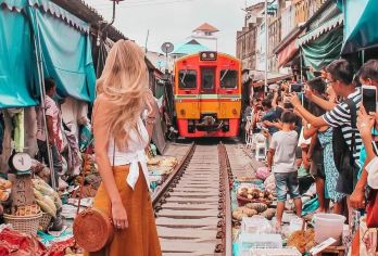 【纯玩晚出发一车一导 】曼谷丹嫩水上市场+美功铁道市场一日游【[赠丹嫩水上市场手摇船/深入曼谷慢生活]&[免费赠送每人一瓶矿泉水&网红小马代赠送饮品或甜品]】