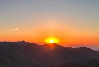 拉脊山+贵德国家地质公园+清清黄河景区一日游【包车游】【市区酒店免费上门接送，熟悉线路，贴心管家，摄影帮手】