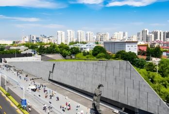 侵华日军南京大屠杀遇难同胞纪念馆人工讲解2H+不含门票预约【1、真人深度讲解史展馆120分钟，配无线耳麦防干扰抗噪音。】