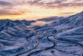 日出·雪山·拉脊山·宗喀拉则半日游【日出专享纯玩+无购物】【[成团保障]封顶8人小团市区规定范围内上门接送，大巴团分站式集合灵活舒适性价比高，多套餐任你选择】
