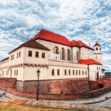 奥地利维也纳往返+捷克布尔诺+圣雅各布包车一日游【中文司机】