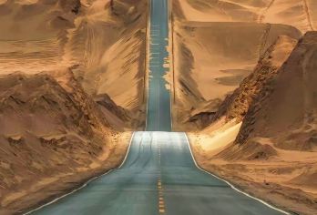 察尔汗盐湖+水上雅丹+龙脊山一日游【纯玩8人小团 市内接送】【‌[线路特色]一日串联三大奇观‌：盐湖“翡翠千岛”、水上雅丹秘境、戈壁公路大片，摄影出片率100%‌】