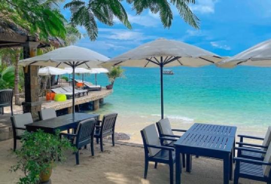 芽庄三岛一日游（黑岛+迷你岛+东潭岛）【黑岛（Hon Mun）位于越南芽庄附近，以其丰富的海洋生态和清澈的海水而闻名】