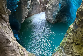 『品牌自营』恩施地心谷景区一日游【纯玩+市区接送】【[网红景点]走访400年前茶盐古道，打卡地之心，游玩时间充足，轻松享受假期。】