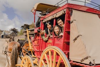 【品质小团】墨尔本疏芬山淘金小镇+菲滋洛伊花园+涂鸦街一日游【[淘金岁月]疏芬山淘金小镇，穿越19世纪黄金热，亲手体验淘金乐趣，感受矿业历史的真实脉动。】