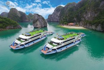 下龙湾7小时豪华一日游——自助午餐、按摩浴缸和日落派对【豪华下龙湾游船之旅，配备按摩浴缸——放松身心，欣赏下龙湾石灰岩喀斯特地貌的全景。 下龙湾美食自助午餐——在游船上享用新鲜海鲜和越南籍美食。 下龙湾日落派对 - 享受现场音乐、饮品和令人惊叹的日落美景。】