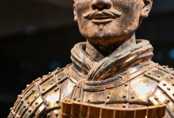 【15人独立讲解】兵马俑+华清宫一日/汉服妆造/可选陕面制作【[店铺活动]免升15-20人，升级全程独立讲解 （非其他社散讲大团讲解），我社自营餐厅午餐3选1】