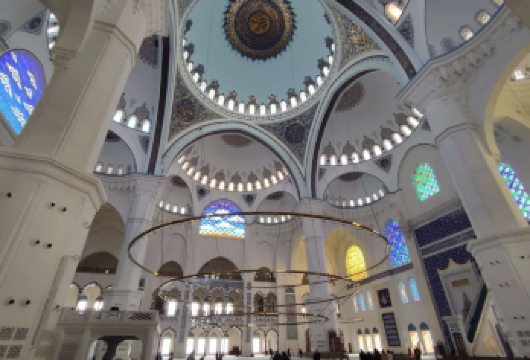 伊斯坦布尔：巴士和游船欧洲及亚洲观光之旅【在往返于伊斯坦布尔欧洲区和亚洲区的旅途中，您可以在车上享用早餐和午餐，并从城市*高的山丘上欣赏全景。 游览伊斯坦布尔的*高观景点，一天之内探索欧亚两大洲，行程包括导游带领的巴士旅行和轻松的游船之旅。 在您的欧洲和亚洲之旅中，跟随专业的英语和俄语导游探索历史悠久的贝勒贝伊宫。】