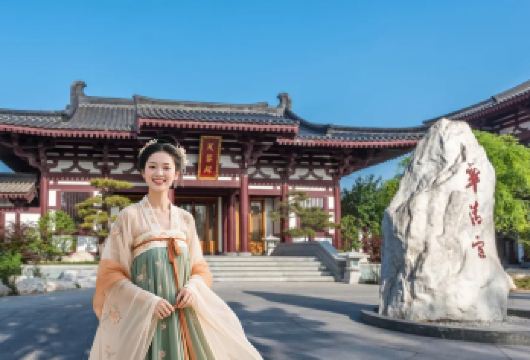 西安秦始皇【兵马俑】博物馆+华清宫+千古情尊宾丨赠汉服体验【[西安美食]享特色长安碳水美食！】