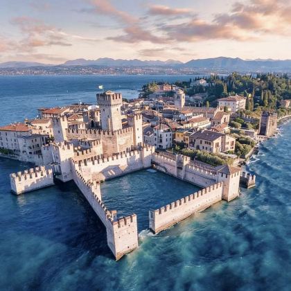 米兰・加尔达湖精华一日：锡尔苗内 + 马尔切西内【不含门票】