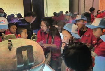 河北博物院半日游【人工趣讲亲子专场】无线耳麦＋中高级导游【[精致小团]精品小团，拼团，可代预约门票，含防蹭听耳麦，人少不拥挤，告别嘈杂~】