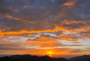 【看日出8人小团】拉脊山半日游【1，达人带队，精选线路，深度体验，创新玩法，贴心管家，摄影帮手，路上美景随走随停！】