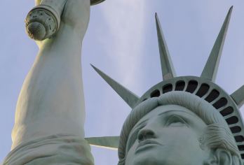 纽约中央公园+现代艺术博物馆+时代广场+华尔街+自由女神像【高效打卡纽约地标——一天内串联五大核心景点，省时省心】