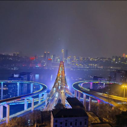 重庆两江四岸夜景游【8D魔幻山城夜游含随车讲解|观音桥乘车】