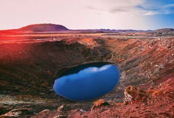 冰岛国家的摇篮-黄金圈包车游：瀑布+间歇泉+国家公园+火山口【无需为交通烦恼，舒适专车全程接送，行程灵活自由，随心掌控游览节奏，沉浸式感受冰岛风情。】