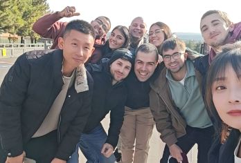 大同一日包车游，任选两个景点【[私人定制] 专属包车服务，享受私密舒适的旅程，灵活掌控行程安排，避开人群与等待 [无忧出行] 全程无烟环境，车辆洁净无异味，确保每次旅程都清新舒适、无忧无虑 [可选景点] 您的选择：云冈石窟、悬空寺、应县木塔、北岳恒山、大同土林】