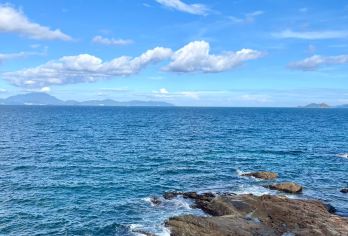 深圳一日游【中英街—金色海岸 —盐田海滨栈道—大梅沙海滨公园---地王大厦】