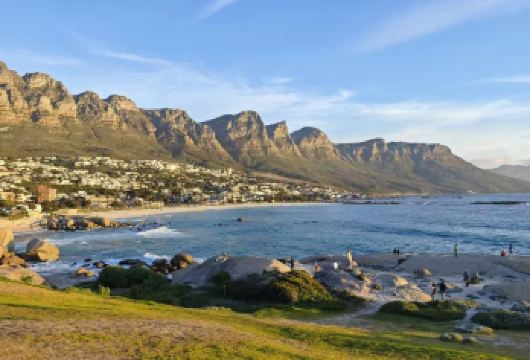 南非开普敦阿尔弗雷德码头广场+马来区+十二门徒峰+桌山一日游【专业本地司机熟悉多变路况与交通，确保景点间高效转移。】