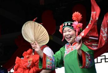 中国湖南凤凰竹山苗寨+《凤凰样子》大型传统实景篝火晚会一日游【门票一价全含，包含游艇、特色苗家餐、往返交通】