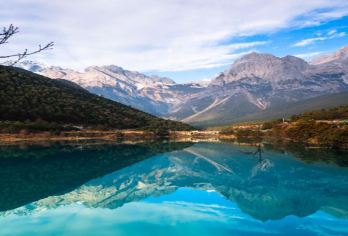 丽江玉龙雪山景区：云杉坪+蓝月谷一日游（日照金山）【（精选线路）品质线路，套餐玉龙雪山云杉坪小索道一日游，全程用车无缝接送、为您带来舒适的旅行体验。】