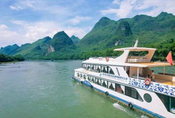 漓江四星游船+杨堤漓江竹筏+20元背景+兴坪古镇【一江三游】【[精华景点]乘坐四星标识漓江游船和杨堤漓江竹筏游览5A漓江风光，乘漓岸观光车打卡20元背景】