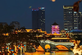 【光影锦官城】专业导游带你品味九眼桥风月与蓉城夜景 私家团【以九眼桥为轴心，串联起成都的古今变迁，一夜读懂成都的繁华与闲适。】
