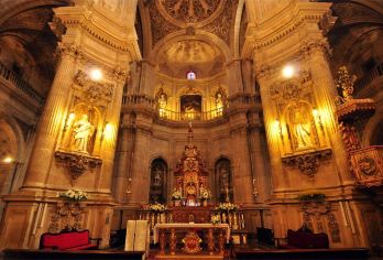 西班牙阿尔罕布宫+格拉纳达大教堂  包车一日游【行程灵活定制，适配多元需求】