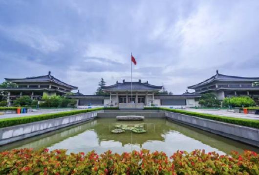 大唐不夜城+陕西历史博物馆门票+人工拼团讲解2.5小时【预订成功后出游前5天商家会短信/电话确认您,。请保持您手机畅通！】