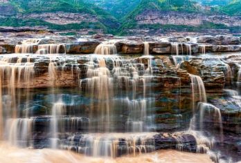 【临汾包车游】壶口瀑布1日游（上门接送 参观不限时）【[包车不拼车 ·轻松自在]：此产品定价为包车产品，市区内可接送，含一辆车的费用，根据所需车型，拍一份】