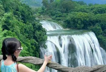 【8人内小车团】黄果树瀑布一日游*市区酒店接送*无购物无车销【贵州必打卡：全程深度游+私人订制的享受+专车专导】