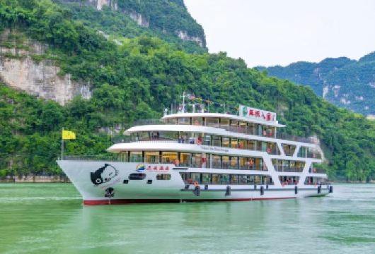 船进三峡人家一日游【全景游+豪华游船+西陵峡品土家歌舞表演】【三峡天下壮，请君乘船游，西陵甲三峡，忘返兴犹稠。三峡人家融合三峡文化之精髓，巴风楚韵峡江今昔一览无余】