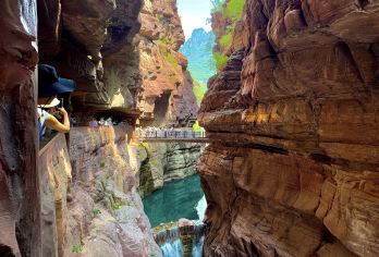 河南焦作云台山+红石峡+子房湖+猕猴谷一日游可英文服务【可提供英文及小语种导游服务-往返接送-可选导游-可代订门票】