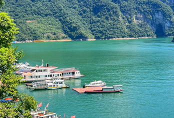 宜昌清江画廊圣境游（A线）+仙人寨+武落钟离山一日游【山水如画‌：乘船穿行清江，两岸峰峦叠翠，宛如水墨长卷。】