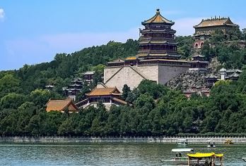 颐和园半日游【蜗牛文旅精讲团|可选大团/小团/中英粤语讲解】【资深导游精讲皇家秘史，解锁佛香阁倒影等隐藏机位，历史冷知识趣味爆棚。】