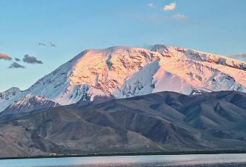 新疆喀什+帕米尔高原+喀拉库勒湖景区+白沙山-白沙湖一日游【[优选行程]出行更省心，保证每天都发团，带您打卡帕米尔高原风景，拒绝走马观花式旅游，景区畅玩】