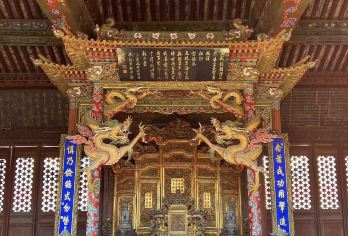 探秘沈阳故宫：含专业导游讲解，司机服务，酒店上门接送【特色建筑：融合满汉蒙多民族风格建筑，大政殿、崇政殿等，尽显皇家风范与历史底蕴。】