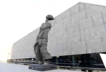 【门票全含】南京总统府+纪念馆+中山陵+报恩寺+夫子庙一日活动【历史是一座丰碑，记录着人类智慧和勇气的奇迹】