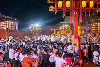 宁夏银川贺兰山岩画+镇北堡西部影城+漫葡演绎小镇2-6人小团【含票套餐: 岩画含门票电瓶车 ，西夏陵含首道门票4D体验 观光车】