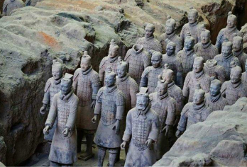 中国西安精品一日游：兵马俑+华清宫+城墙 T 多语种导游可选【专业行程规划，可私人订制行程，交通无缝衔接，省去辗转烦恼。】