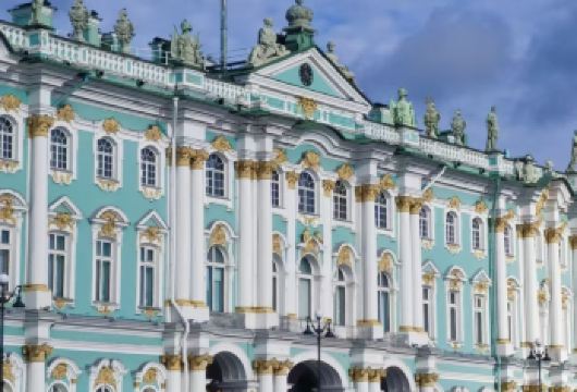 圣彼得堡D一日游冬宫+海军总部大楼+动物学博物馆+拉赫塔中心【圣彼得堡景点主要集中在冬宫周边的涅瓦河两岸，距离和密度都非常适合city walk】