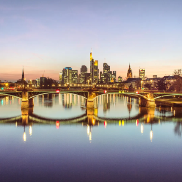 【法兰克福中文接送机/市区包车游】哥德故居+美茵河+铁桥