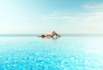 广东惠州双月湾一日游【排球趣味游戏、帆船出海多项目可选】【[沙滩运动]飞盘、排球、足球比赛PK、分组竞技趣味十足】