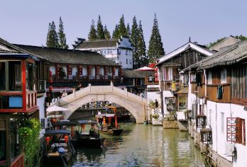 中国上海-英文精品一日游：朱家角水乡+豫园+城隍庙+外滩 #【参观上海四大古镇中保存完好的朱家角水乡】