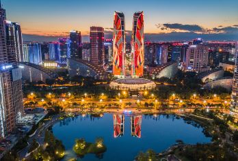 成都天府广场春熙路+玉林街+双子塔一日私人游【全程独立用车，私人管家式服务】