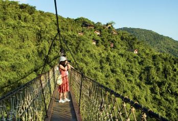 海南三亚帆船出海+亚龙湾森林公园一日游私家团-中英文导游 v【双体帆船出海巡游3小时，尽情体验玩海乐趣】