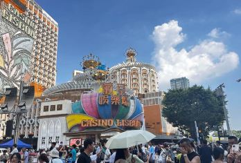 优选澳门纯玩一天 — 品澳门海皇鱼翅餐 葡国蛋挞【（港珠海大桥过关）—科学馆外观—新葡京—大三巴（送蛋挞）—途经疯堂斜巷—午餐海皇鱼翅汤围餐】