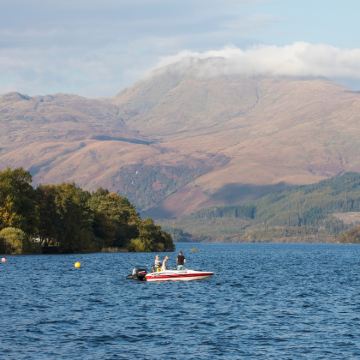 英国洛蒙德湖+斯特灵城堡一日游|含游船+城堡门票|舒适小巴