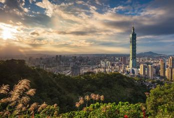 【包车游酒店接送】台北故宫博物院+中正纪念堂+迪化街+西门町【中文司机+酒店接送+贴心管家[畅游80+国家，800+城市]】